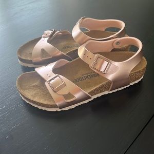 Youth Birkenstock Sandal. Size EU 33